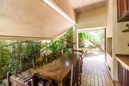 Casa de condomínio para alugar com 450m², 4 quartos e 3 vagasVaranda gourmet