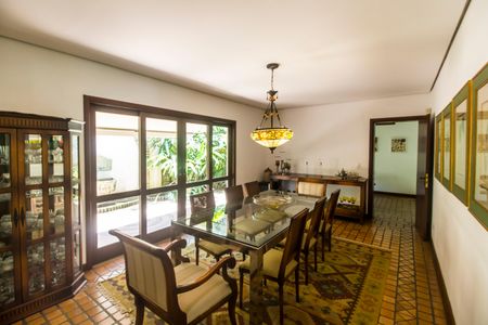 Casa de condomínio para alugar com 450m², 4 quartos e 3 vagasSala 