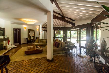 Sala de casa de condomínio para alugar com 4 quartos, 450m² em Residencial Onze (alphaville), Santana de Parnaíba