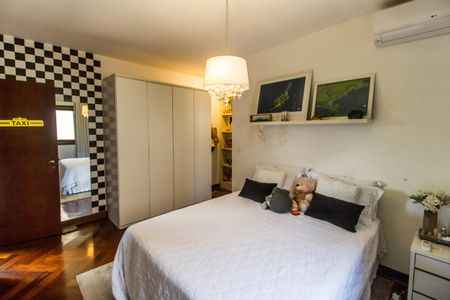 Casa de condomínio para alugar com 450m², 4 quartos e 3 vagasSuíte 2