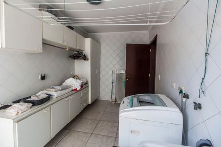 Casa de condomínio para alugar com 450m², 4 quartos e 3 vagasÁrea de Serviço