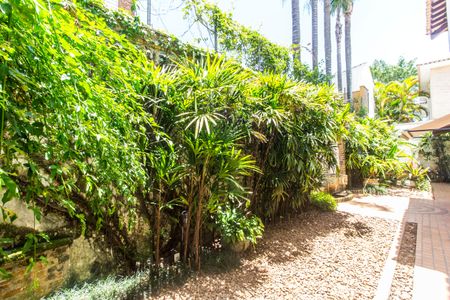 Casa de condomínio para alugar com 450m², 4 quartos e 3 vagasQuintal