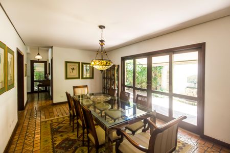 Casa de condomínio para alugar com 450m², 4 quartos e 3 vagasSala