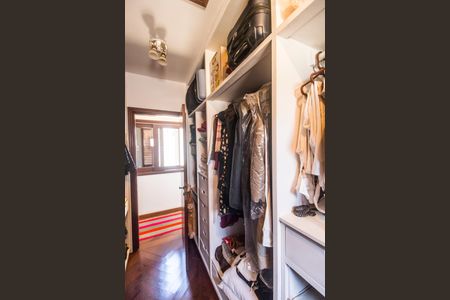 Casa de condomínio para alugar com 450m², 4 quartos e 3 vagasCloset da suíte