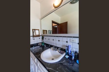 Casa de condomínio para alugar com 450m², 4 quartos e 3 vagasBanheiro