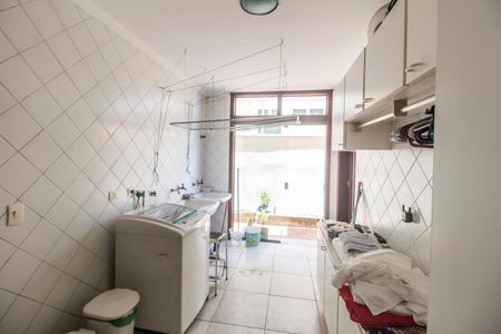 Casa de condomínio para alugar com 450m², 4 quartos e 3 vagasÁrea de Serviço