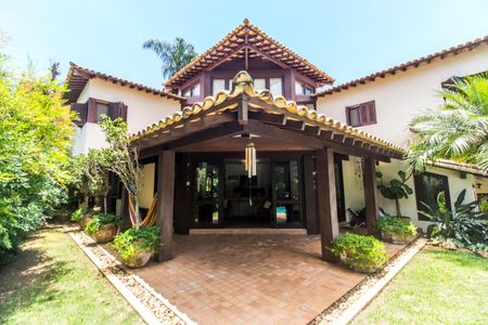 Casa de condomínio para alugar com 450m², 4 quartos e 3 vagasFachada