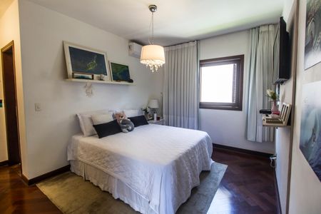 Casa de condomínio para alugar com 450m², 4 quartos e 3 vagasSuíte 2