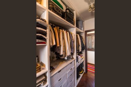 Casa de condomínio para alugar com 450m², 4 quartos e 3 vagasCloset da suíte