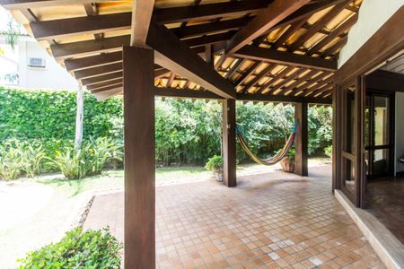 Casa de condomínio para alugar com 450m², 4 quartos e 3 vagasVaranda