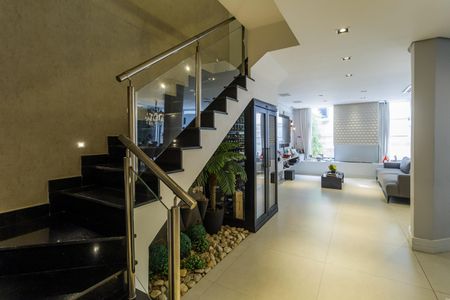 Casa de condomínio à venda com 300m², 3 quartos e 4 vagas Casa de condomínio à venda com 300m², 3 quartos e 4 vagasEscada