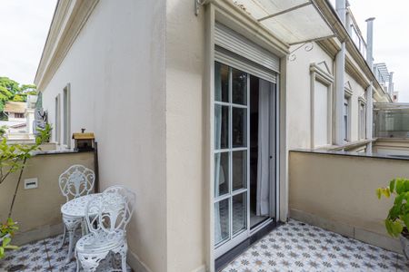 Casa de condomínio à venda com 300m², 3 quartos e 4 vagas Casa de condomínio à venda com 300m², 3 quartos e 4 vagasVaranda