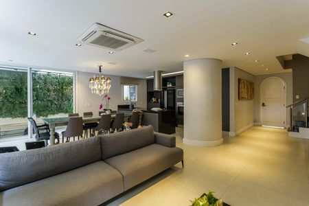 Casa de condomínio à venda com 300m², 3 quartos e 4 vagas Casa de condomínio à venda com 300m², 3 quartos e 4 vagasSala