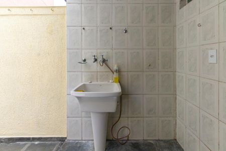 Casa à venda com 75m², 2 quartos e 1 vagaÁrea de Serviço