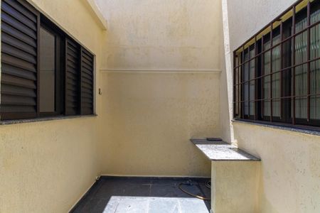 Casa à venda com 75m², 2 quartos e 1 vagaÁrea de Serviço