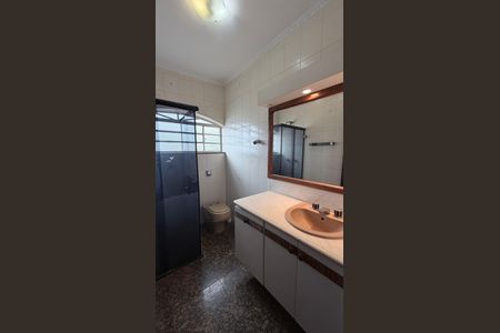 Casa à venda com 250m², 4 quartos e 3 vagasBanheiro