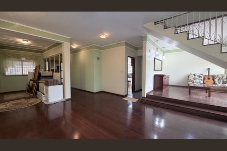 Casa à venda com 250m², 4 quartos e 3 vagasSala