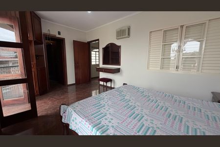 Casa à venda com 250m², 4 quartos e 3 vagasSuíte