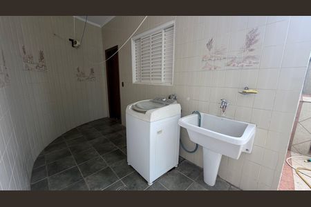 Casa à venda com 250m², 4 quartos e 3 vagasLavanderia