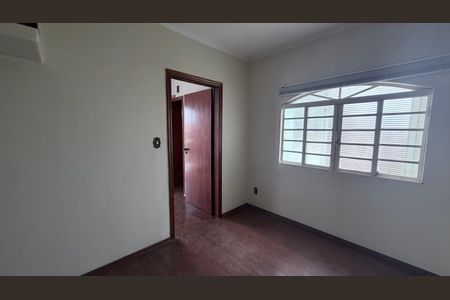 Casa à venda com 250m², 4 quartos e 3 vagasSuíte
