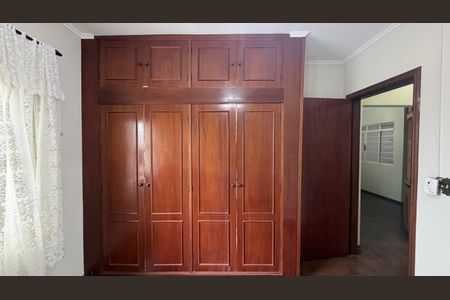 Casa à venda com 250m², 4 quartos e 3 vagasQuarto 2 - Armários