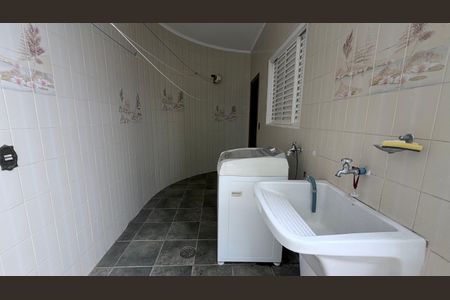 Casa à venda com 250m², 4 quartos e 3 vagasLavanderia