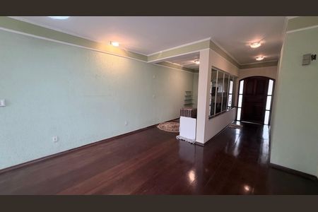 Casa à venda com 250m², 4 quartos e 3 vagasSala