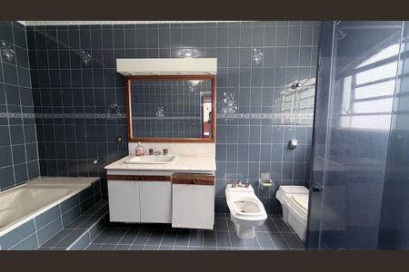 Casa à venda com 250m², 4 quartos e 3 vagasBanheiro da Suíte