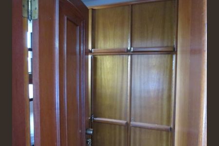 Casa de condomínio à venda com 678m², 4 quartos e 4 vagas