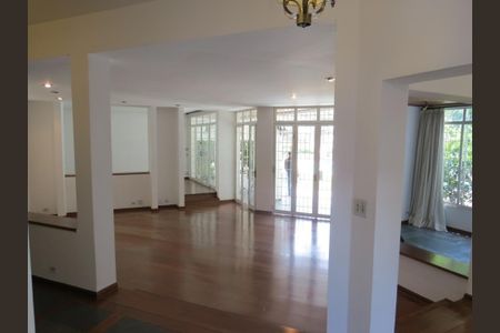 Casa de condomínio à venda com 678m², 4 quartos e 4 vagas