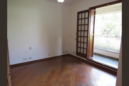 Casa de condomínio à venda com 678m², 4 quartos e 4 vagas