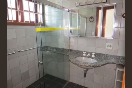 Casa de condomínio à venda com 678m², 4 quartos e 4 vagas