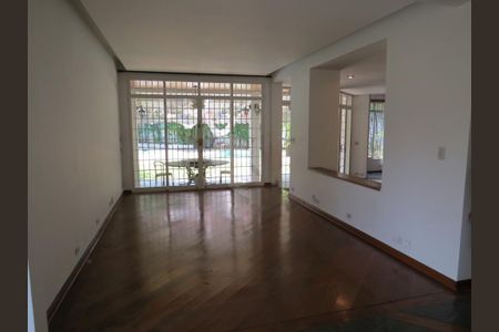 Casa de condomínio à venda com 678m², 4 quartos e 4 vagas
