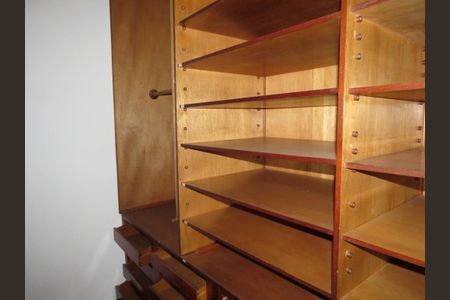 Casa de condomínio à venda com 678m², 4 quartos e 4 vagas