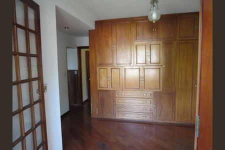 Casa de condomínio à venda com 678m², 4 quartos e 4 vagas