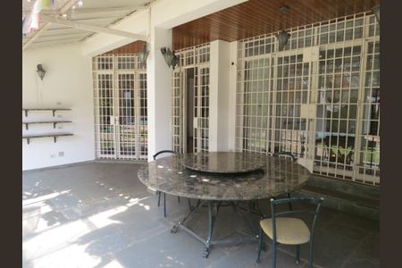 Casa de condomínio à venda com 678m², 4 quartos e 4 vagas