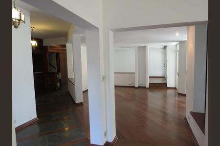Casa de condomínio à venda com 678m², 4 quartos e 4 vagas
