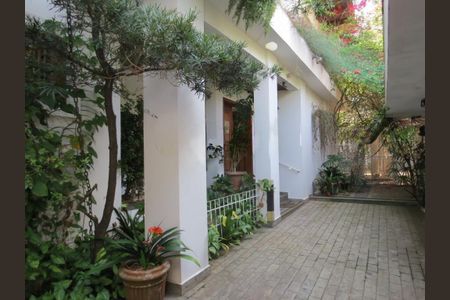 Casa de condomínio à venda com 678m², 4 quartos e 4 vagas