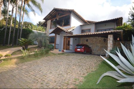 Casa à venda com 400m², 3 quartos e 6 vagas