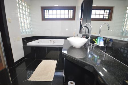 Casa à venda com 400m², 3 quartos e 6 vagas