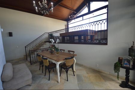 Casa à venda com 400m², 3 quartos e 6 vagas