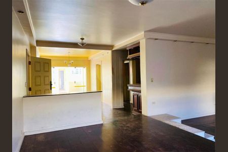 Casa à venda com 4 quartos, 275m² em Campo Grande, São Paulo