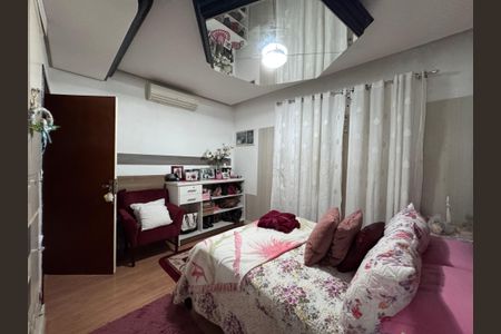 Casa à venda com 200m², 3 quartos e 2 vagasQuarto Suíte