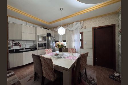 Casa à venda com 200m², 3 quartos e 2 vagasCozinha