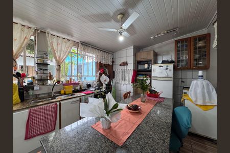 Casa à venda com 200m², 3 quartos e 2 vagassala