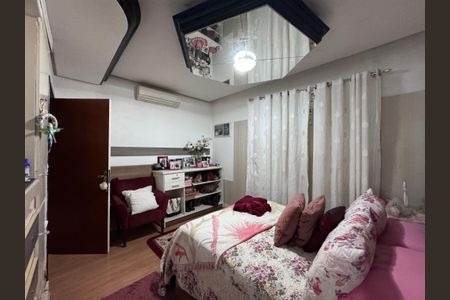 Casa à venda com 200m², 3 quartos e 2 vagasQuarto Suíte