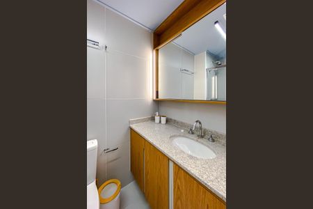 Banheiro de kitnet/studio para alugar com 1 quarto, 21m² em Paraíso, São Paulo