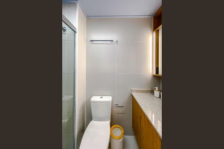 Banheiro de kitnet/studio para alugar com 1 quarto, 21m² em Paraíso, São Paulo