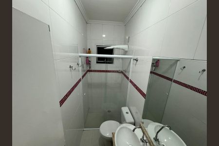 Banheiro de casa de condomínio à venda com 2 quartos, 70m² em Santa Maria, Osasco