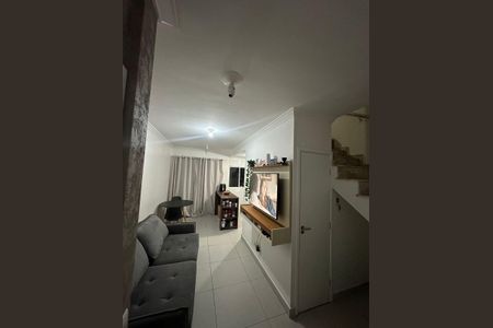 Sala de casa de condomínio à venda com 2 quartos, 70m² em Santa Maria, Osasco